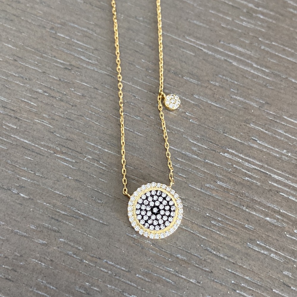 Gold tone necklace with large and small pendant adjustable